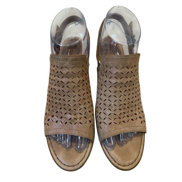 Born Sandals Women 8 Tan Slingback Peep Toe Perforated Boho Comfort Neutral - Picture 2 of 9